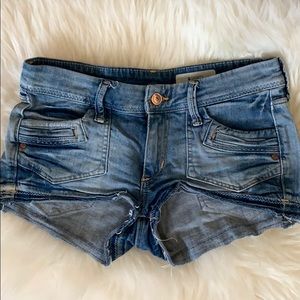 H&M | Light Wash Denim Shorts